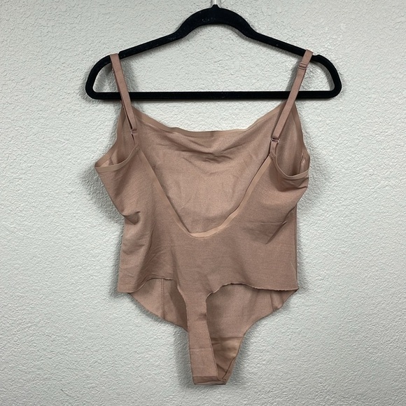 New Skims Fits Everybody Square Neck Scoop Back Bodysuit Tan Sz XL - Picture 3 of 8